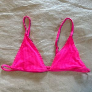 Frankies Bikinis Chase Top Heartthrob Pink size medium